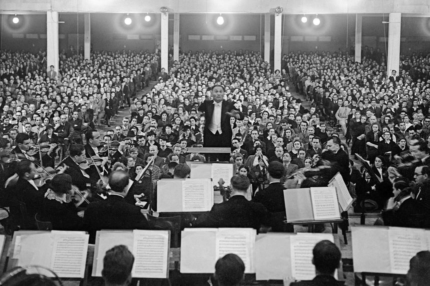 Michael Taube Conducting the Israeli Philharmonic Orchestra