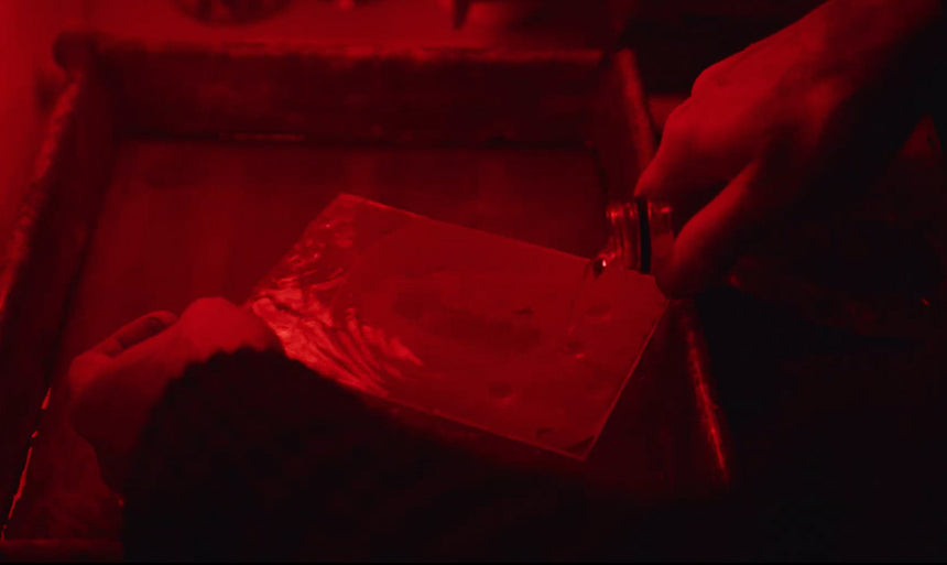 פיתוח בשיטת קולודיון בחדר חושך