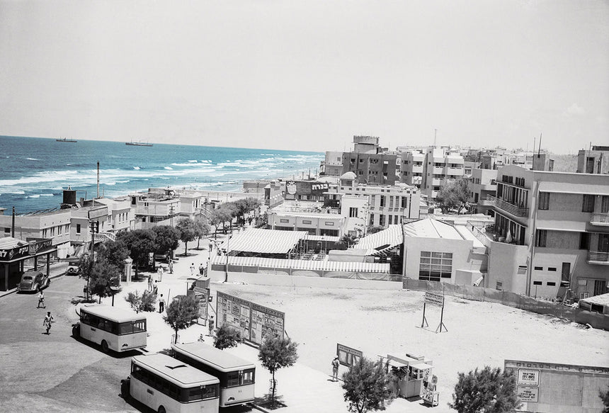 קו החוף של תל-אביב בצבע