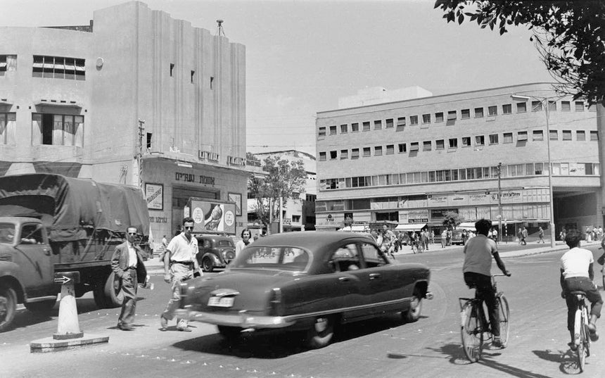 מכונית בכיכר מוגרבי