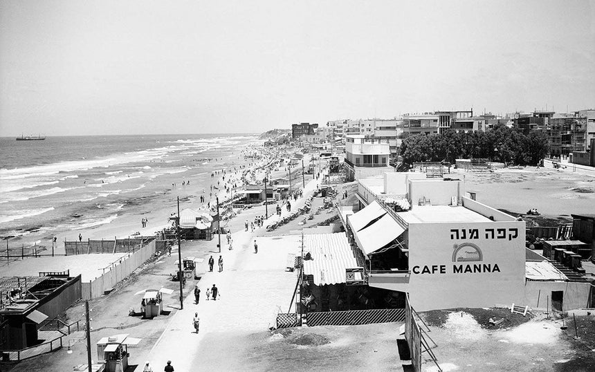 Cafe Mana, Tel-Aviv's Promenade