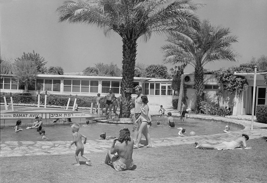 Swimming Pool at Ganim Hotel Ramat-Aviv 3